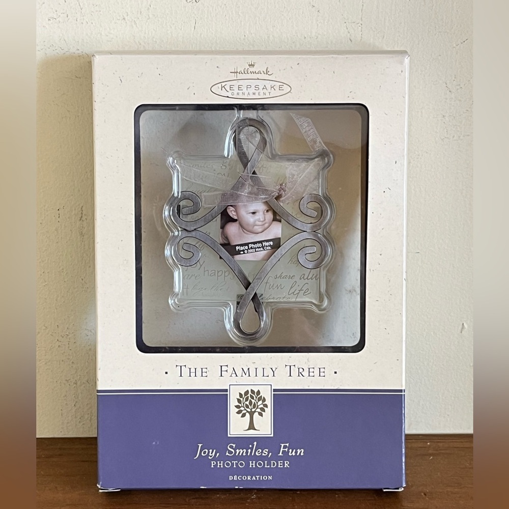 New Hallmark Family Tree Keepsake Ornament 2002 Tree Joy Smiles Fun